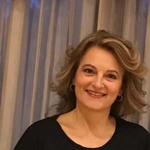 Meet your Posher, Adonia